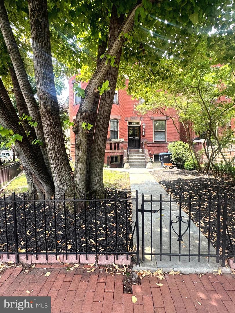 729 Massachusetts Ave NE — photo