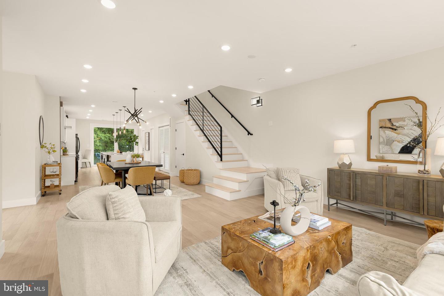 502 Edgewood St NE #2 — photo
