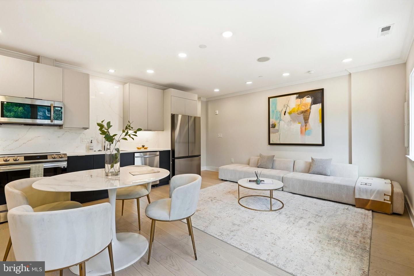 2305 Nicholson SE #202 — photo