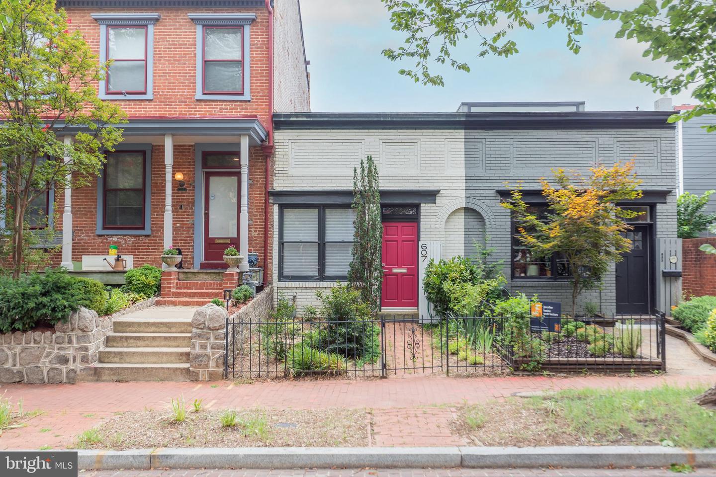 607 Constitution Ave NE — photo