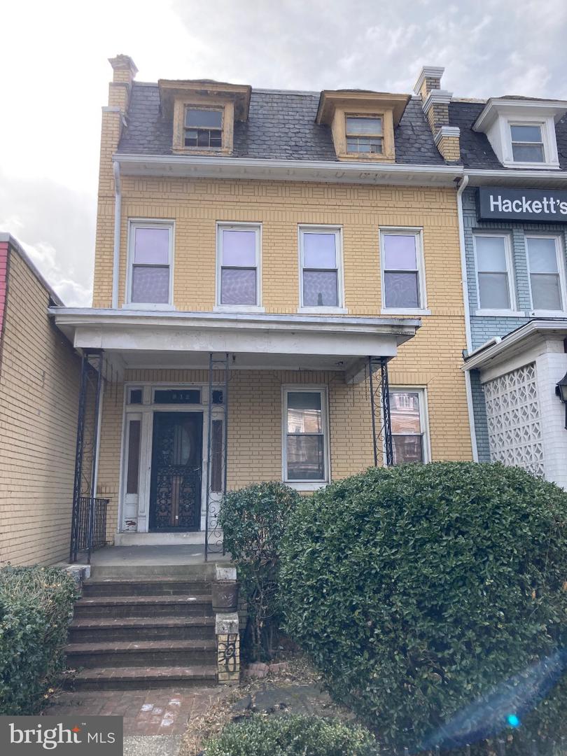 812 Upshur St NW — photo