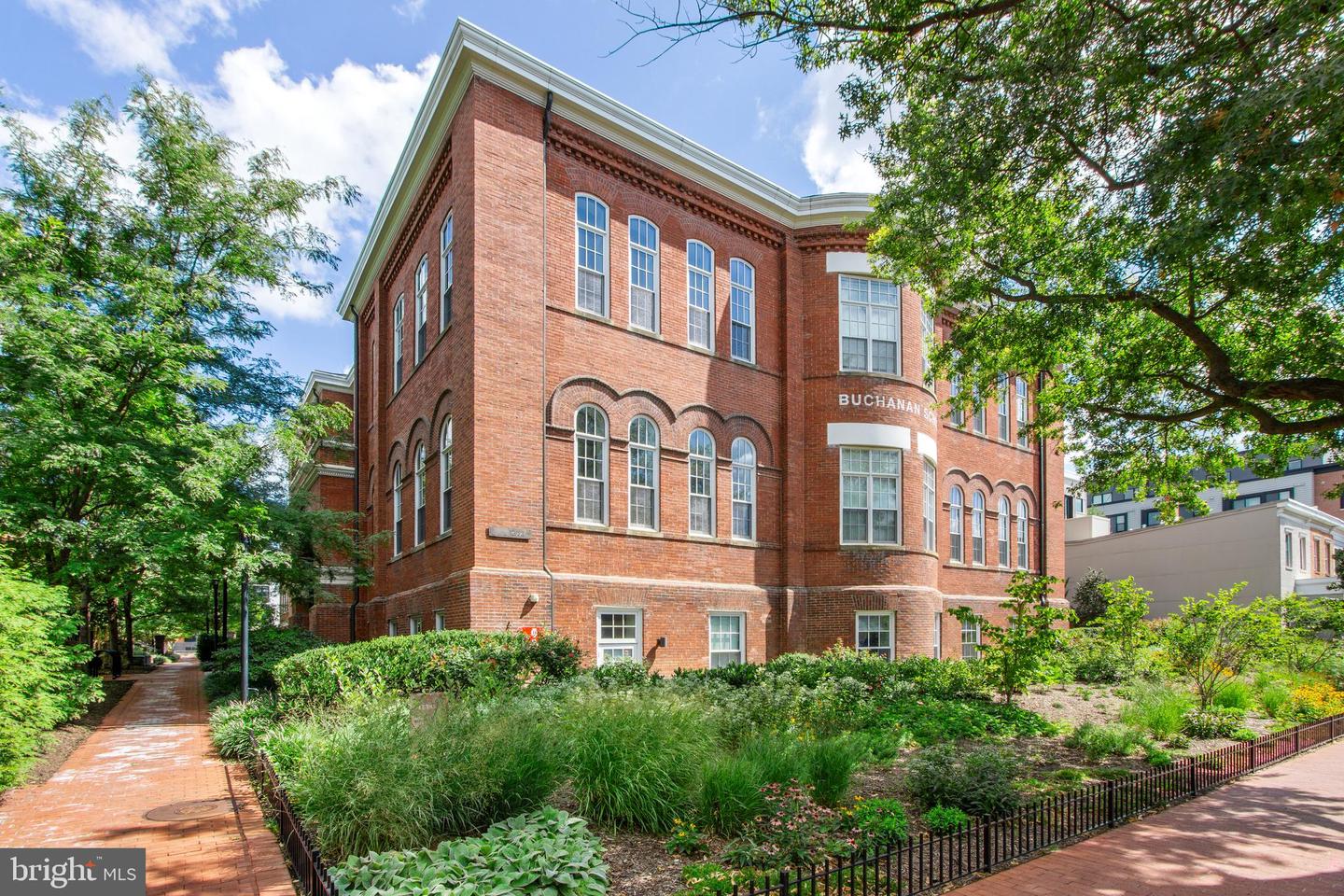 1324 E St SE #103 — photo