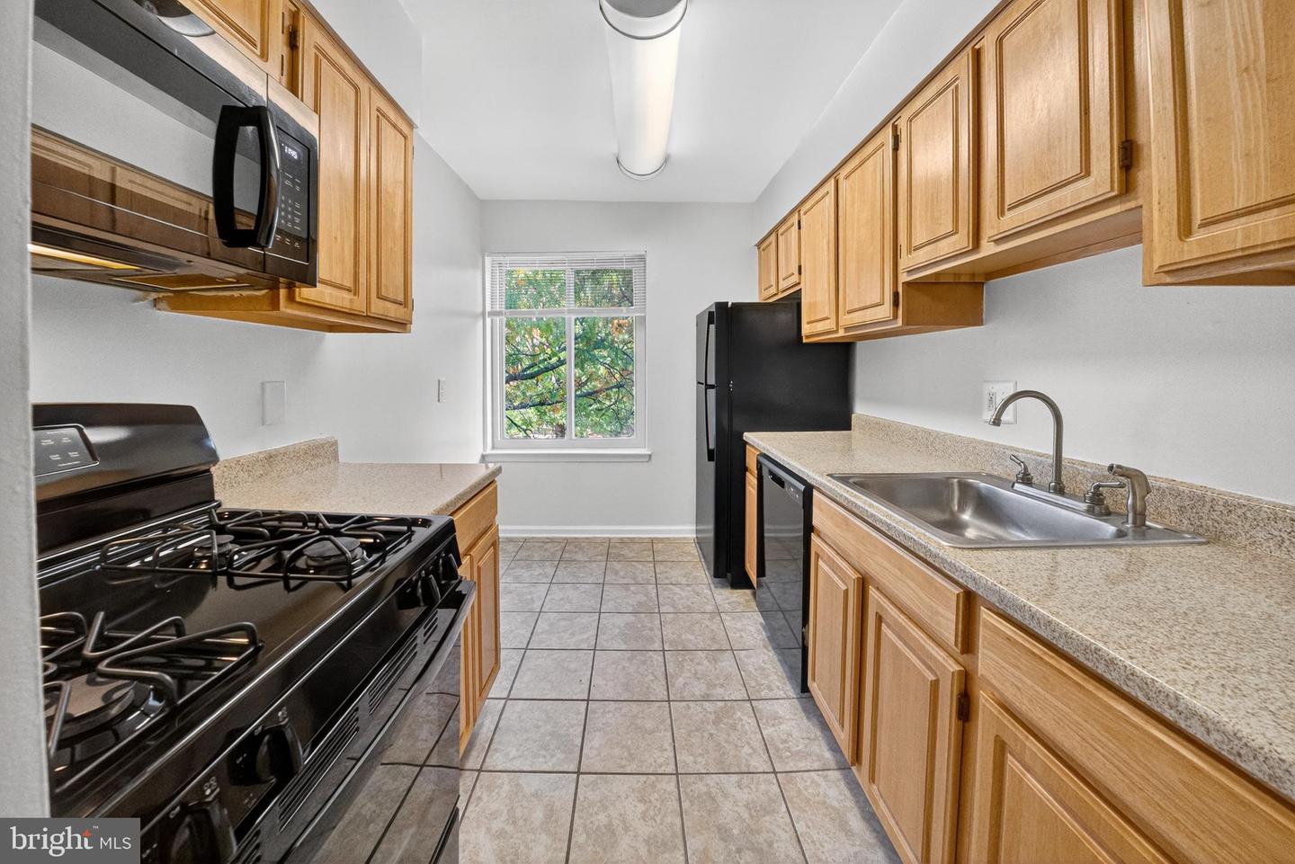 400 Taylor St NE #P33 — photo