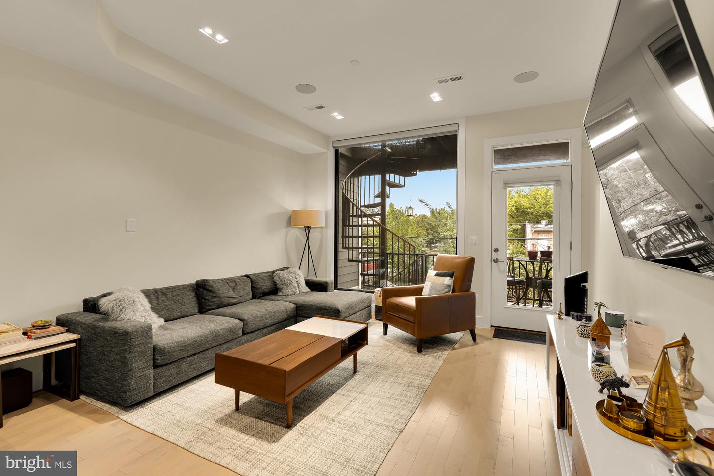 1530 3rd St NW #2 — photo