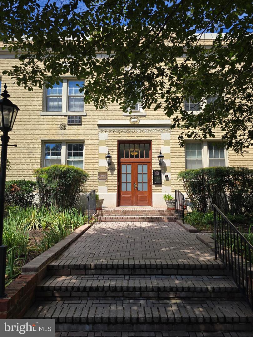 3022 Wisconsin Ave NW #201 — photo