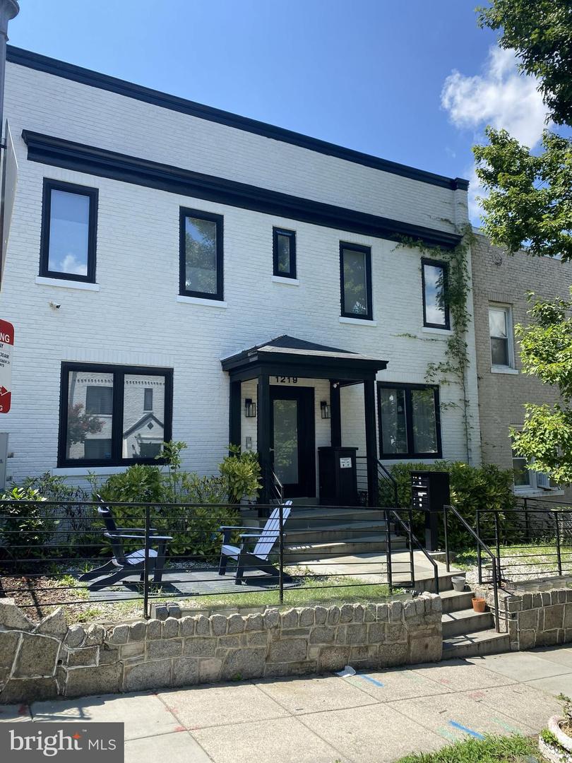 1219 Queen St NE #1 — photo