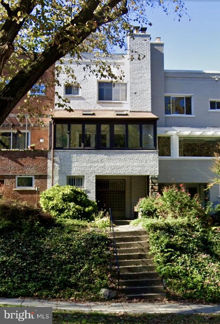 4036 NW Arkansas Ave NW — photo