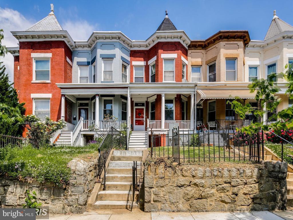 104 R St NE #B — photo