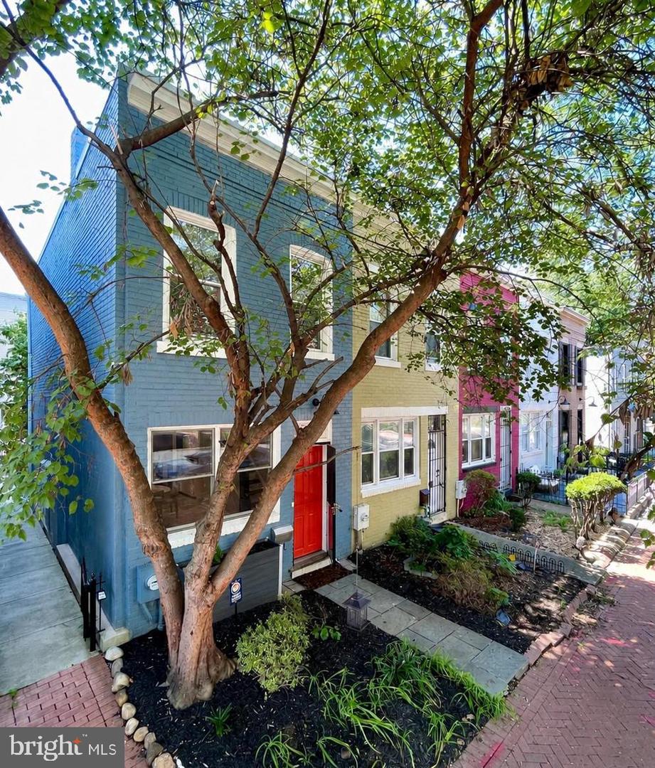 309 K St SE — photo