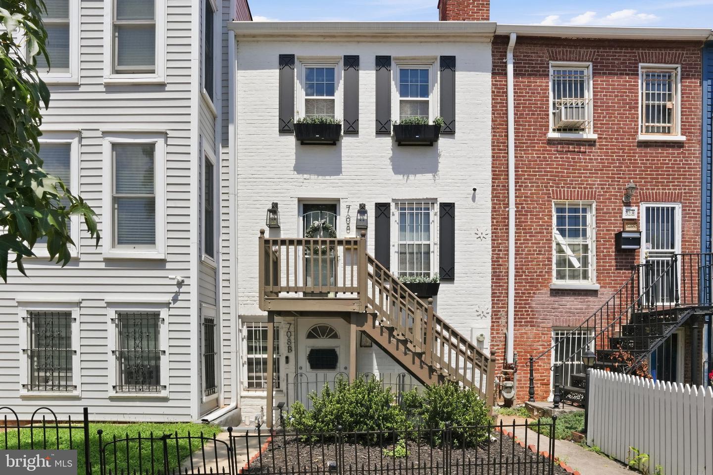 708 I St SE #B — photo