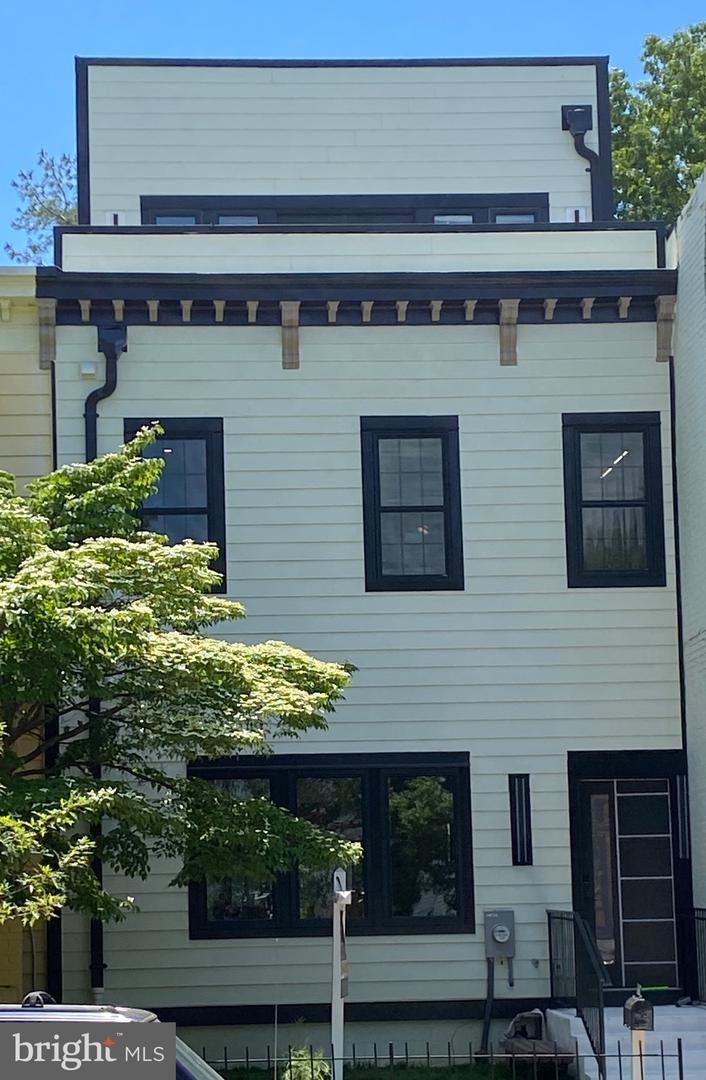 1203 G St NE — photo