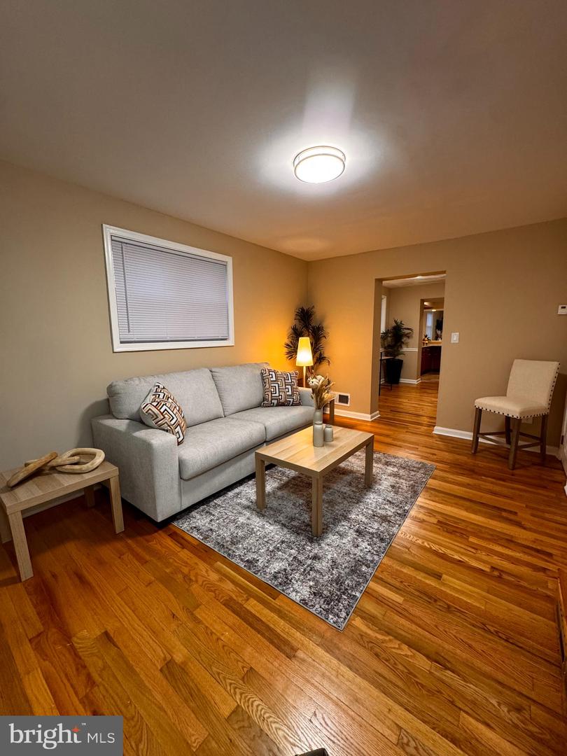 1711 Newton St NE — photo