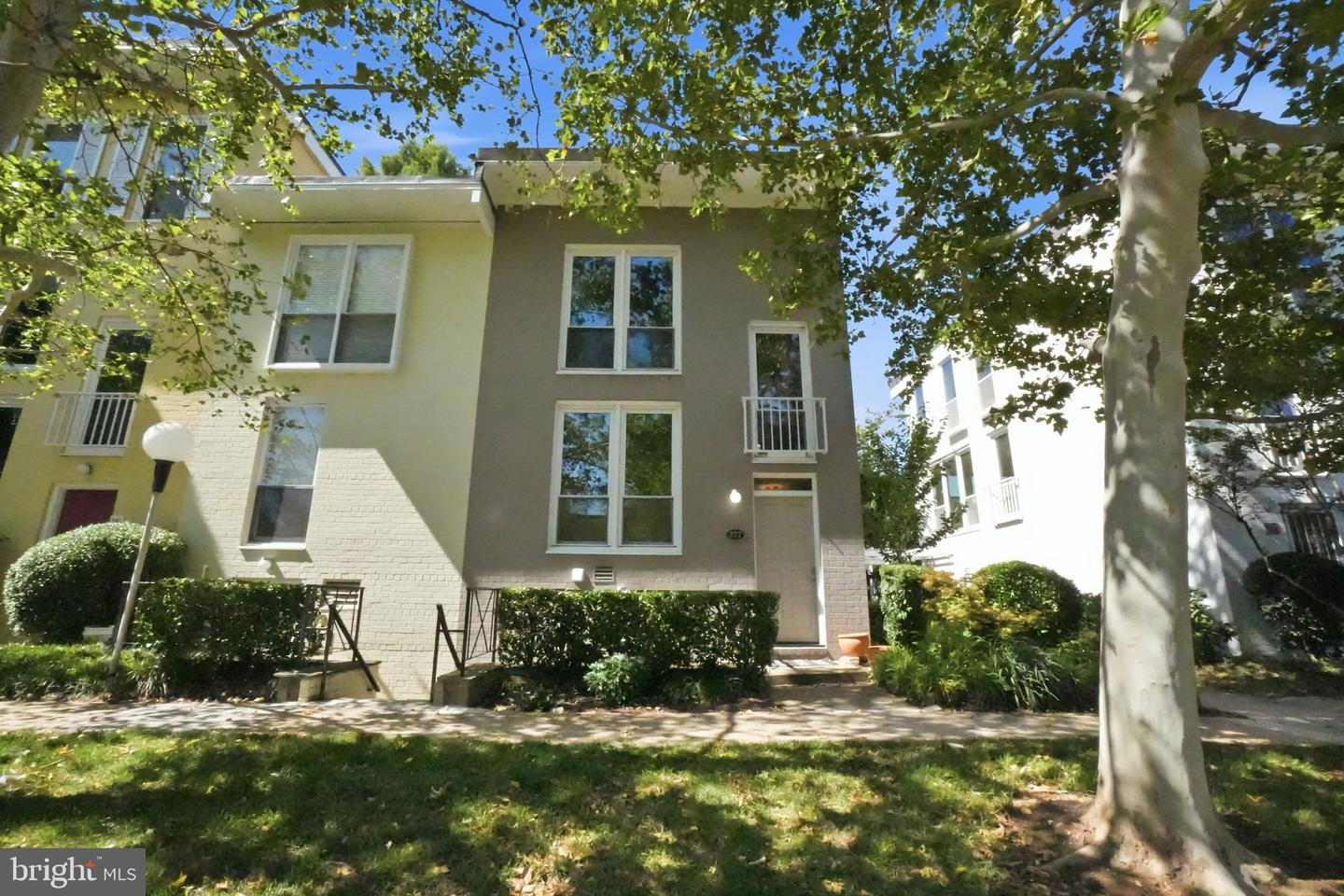 277 G St SW #142 — photo