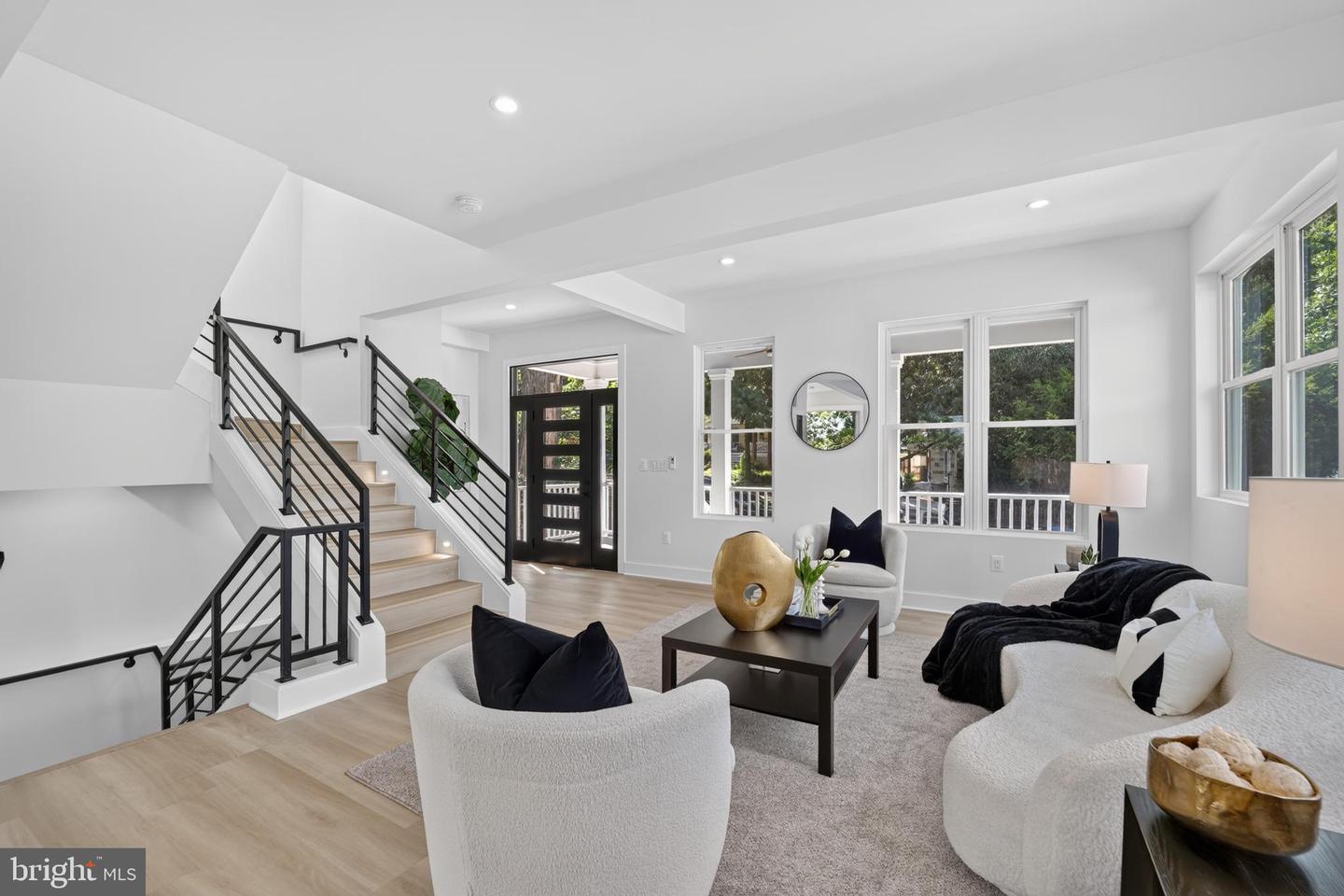 1258 Perry St NE — photo