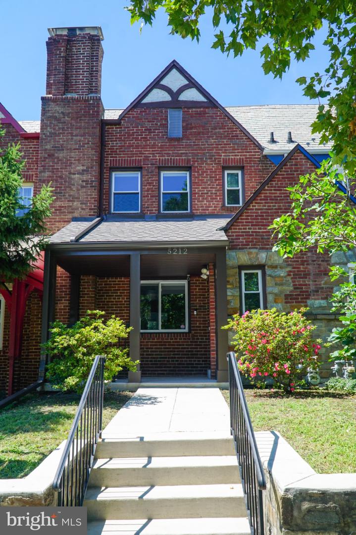 5212 1st St NW — photo