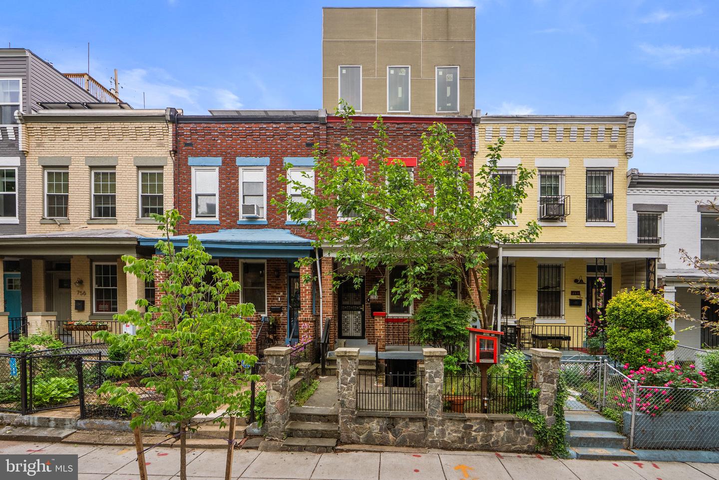 760 Lamont St NW — photo