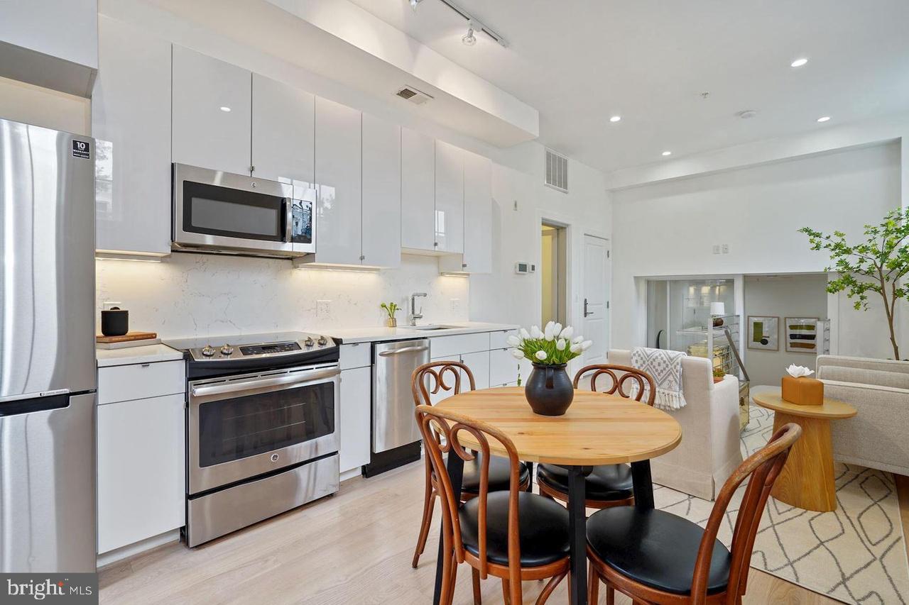 1211 G St SE #1 — photo