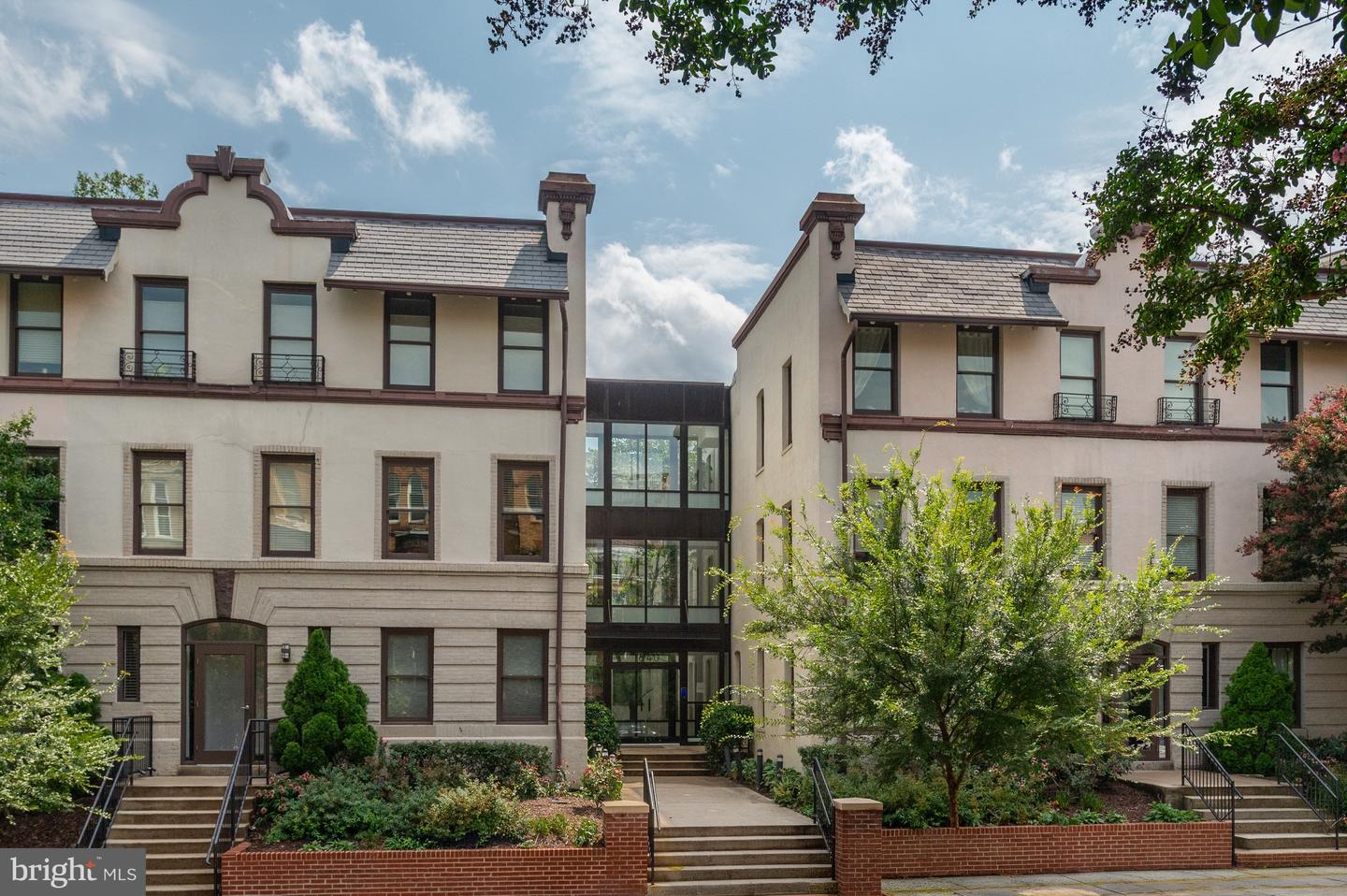 1840 Vernon St NW #103 — photo