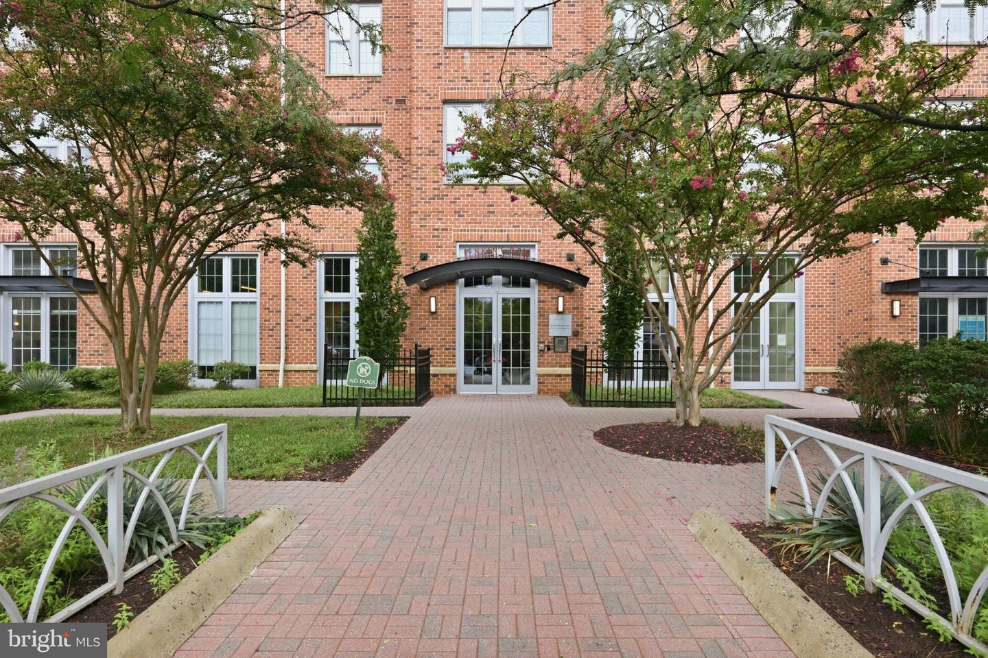1391 Pennsylvania Ave SE #463 — photo