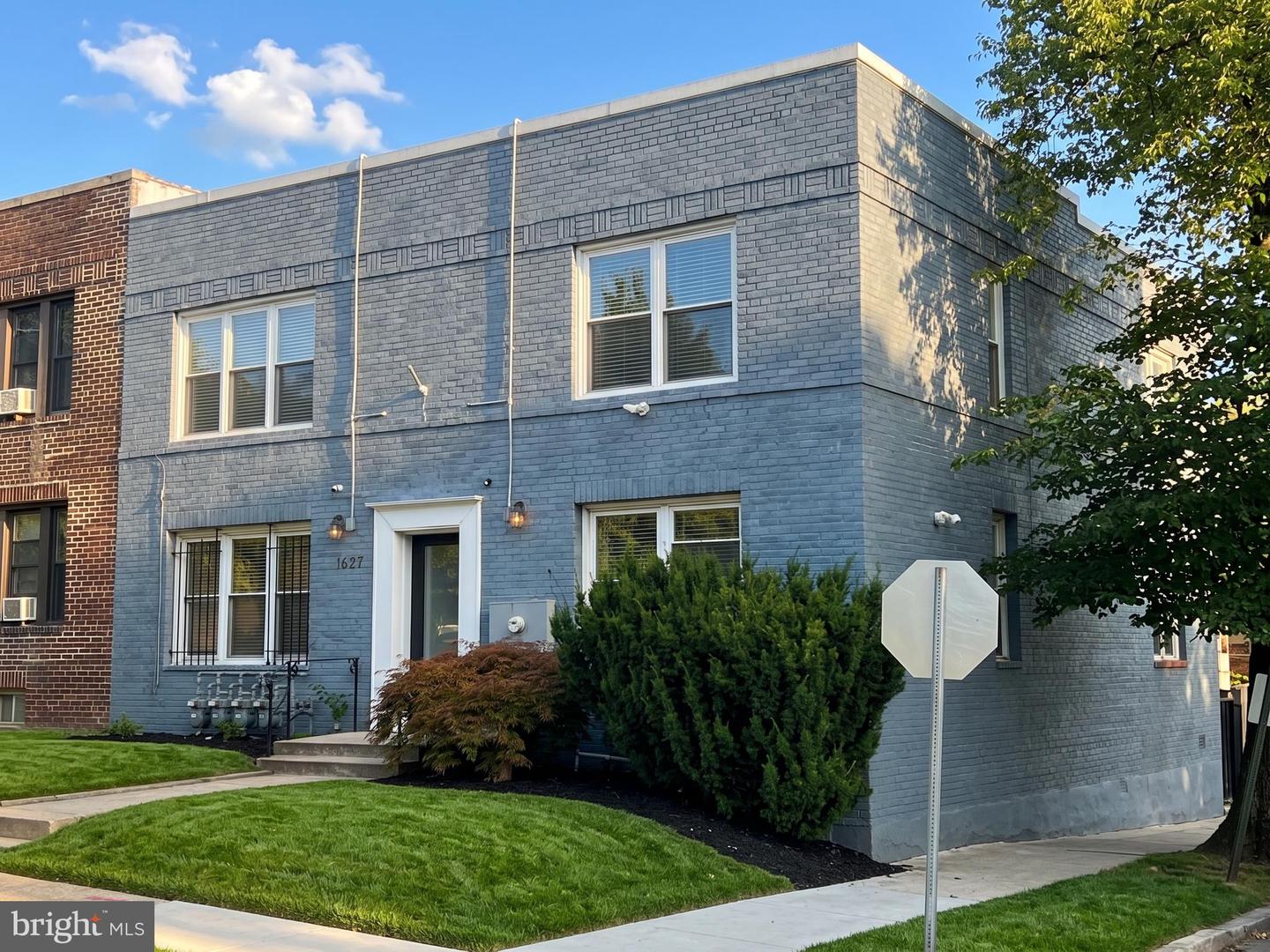 1627 Holbrook St NE #3 — photo