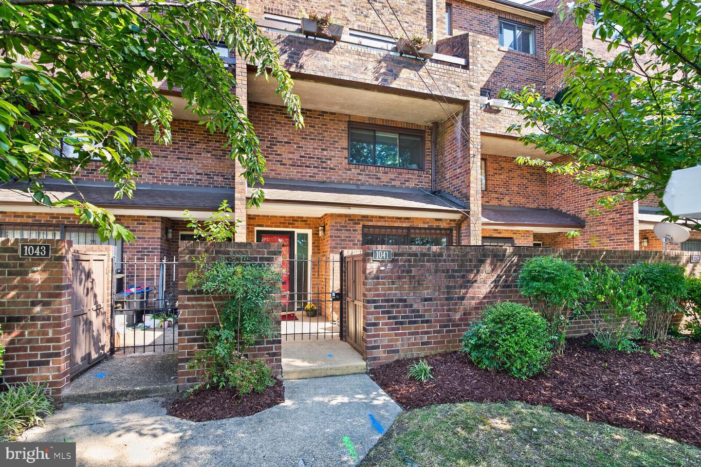 1041 Michigan Ave NE #1041 — photo