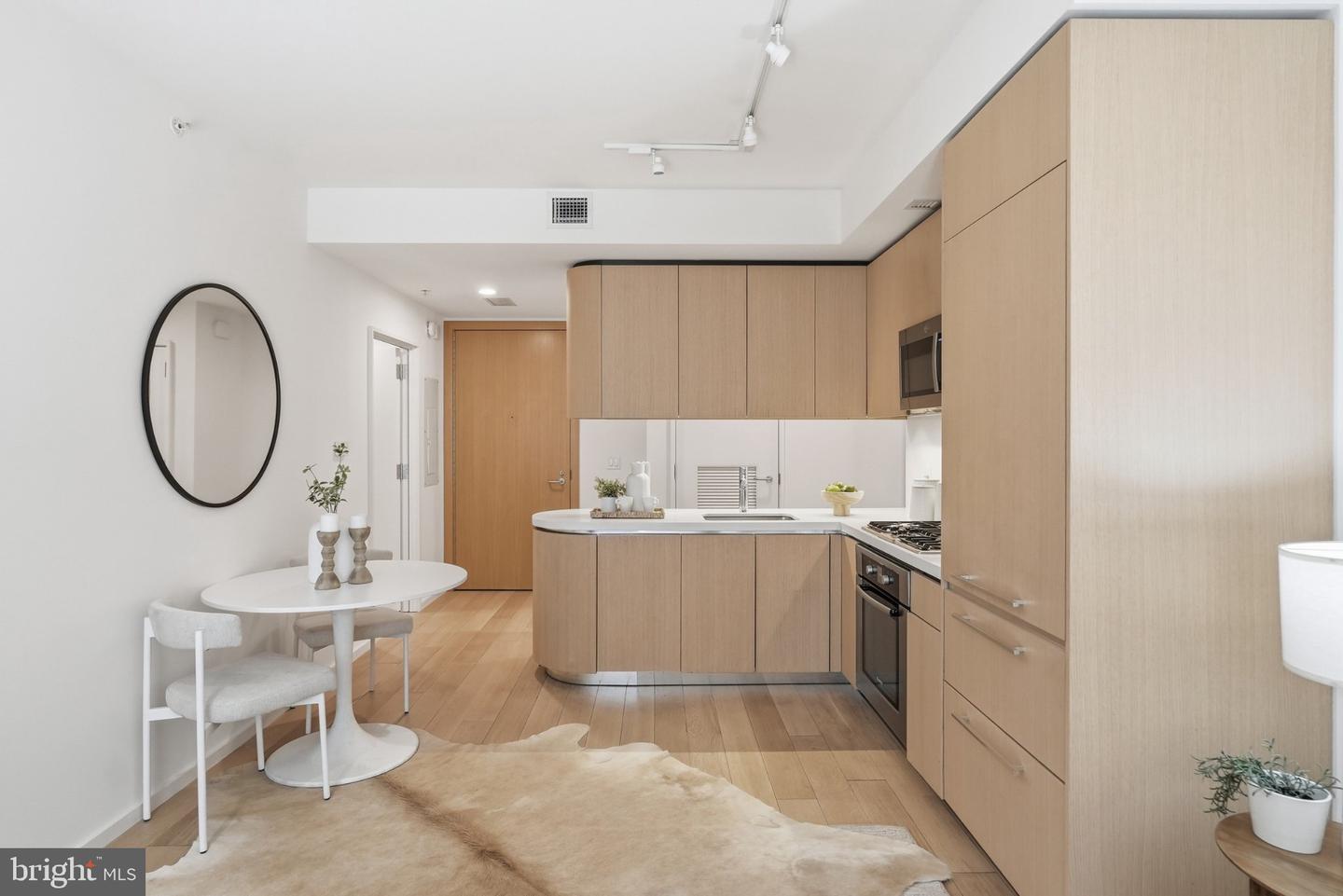 925 H St NW #308 — photo