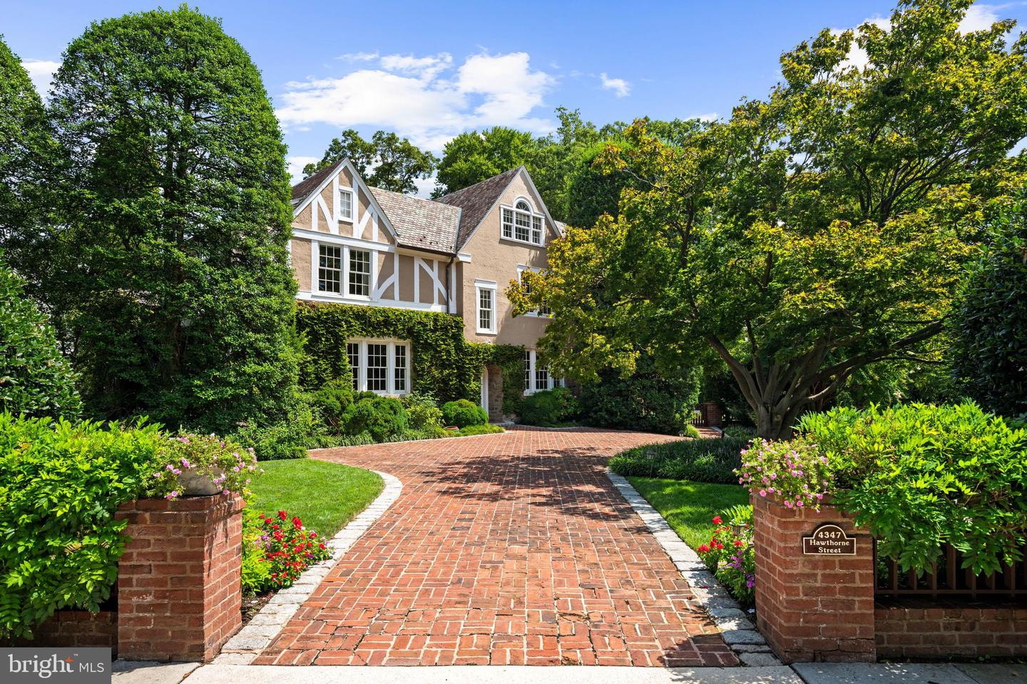 4347 Hawthorne St NW — photo