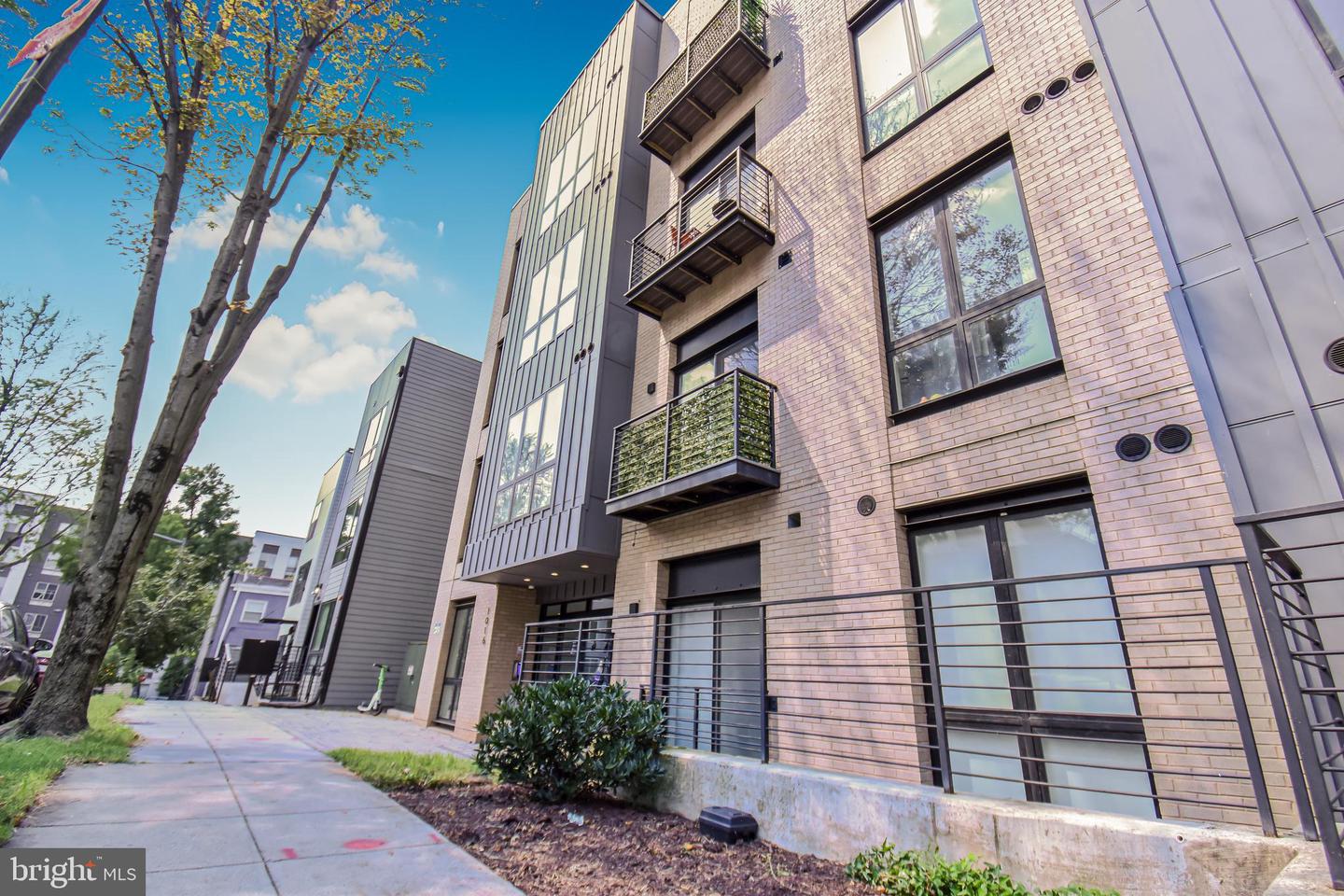 1016 17th Pl NE #102 — photo