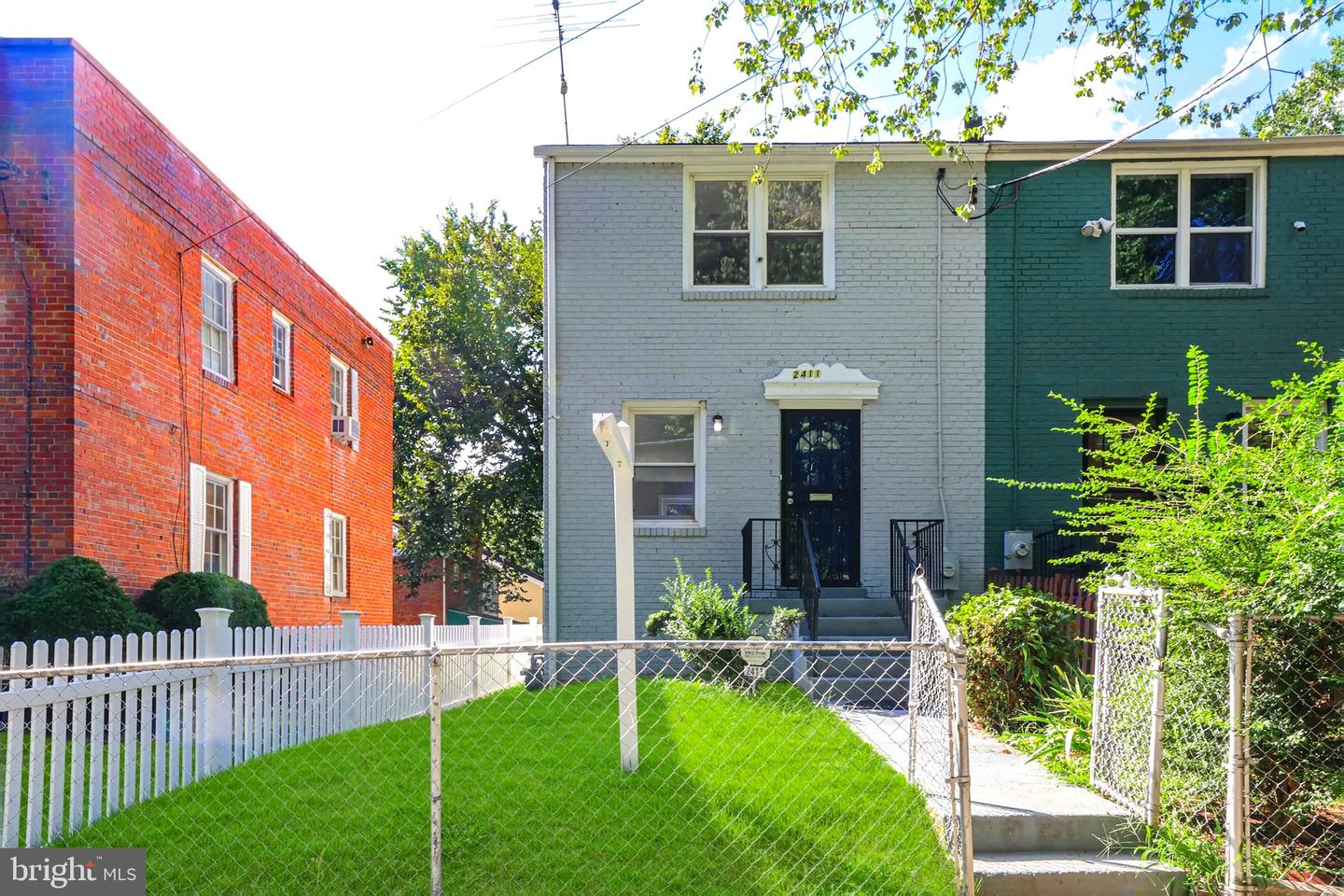 2411 Savannah St SE — photo