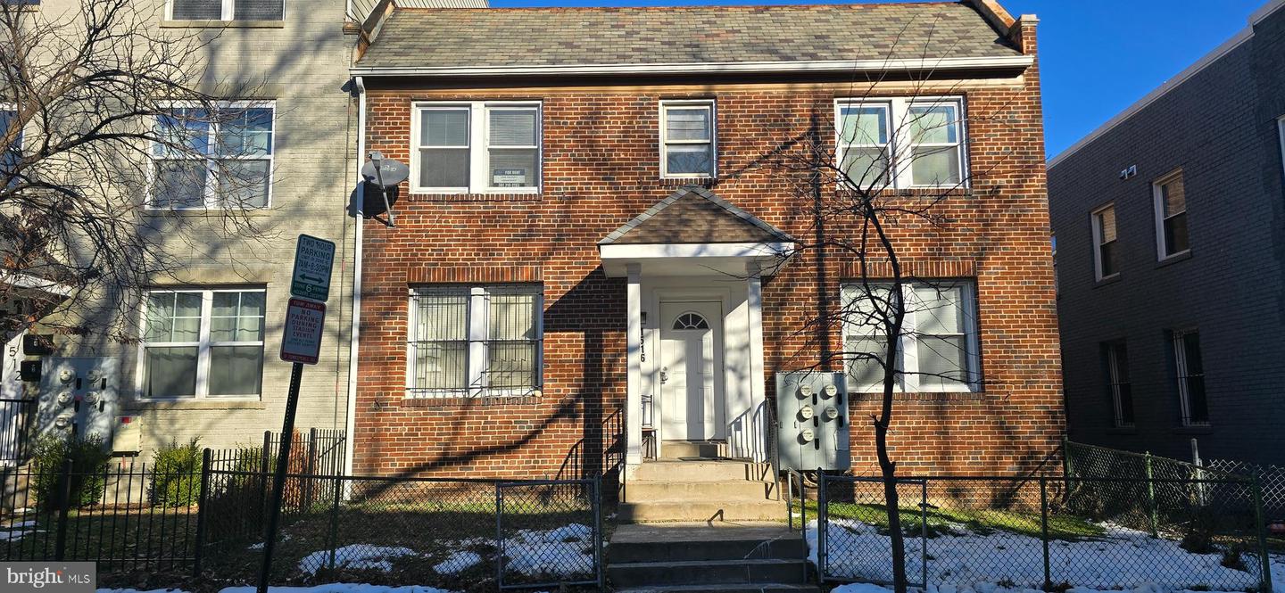 1516 F St NE #3 — photo