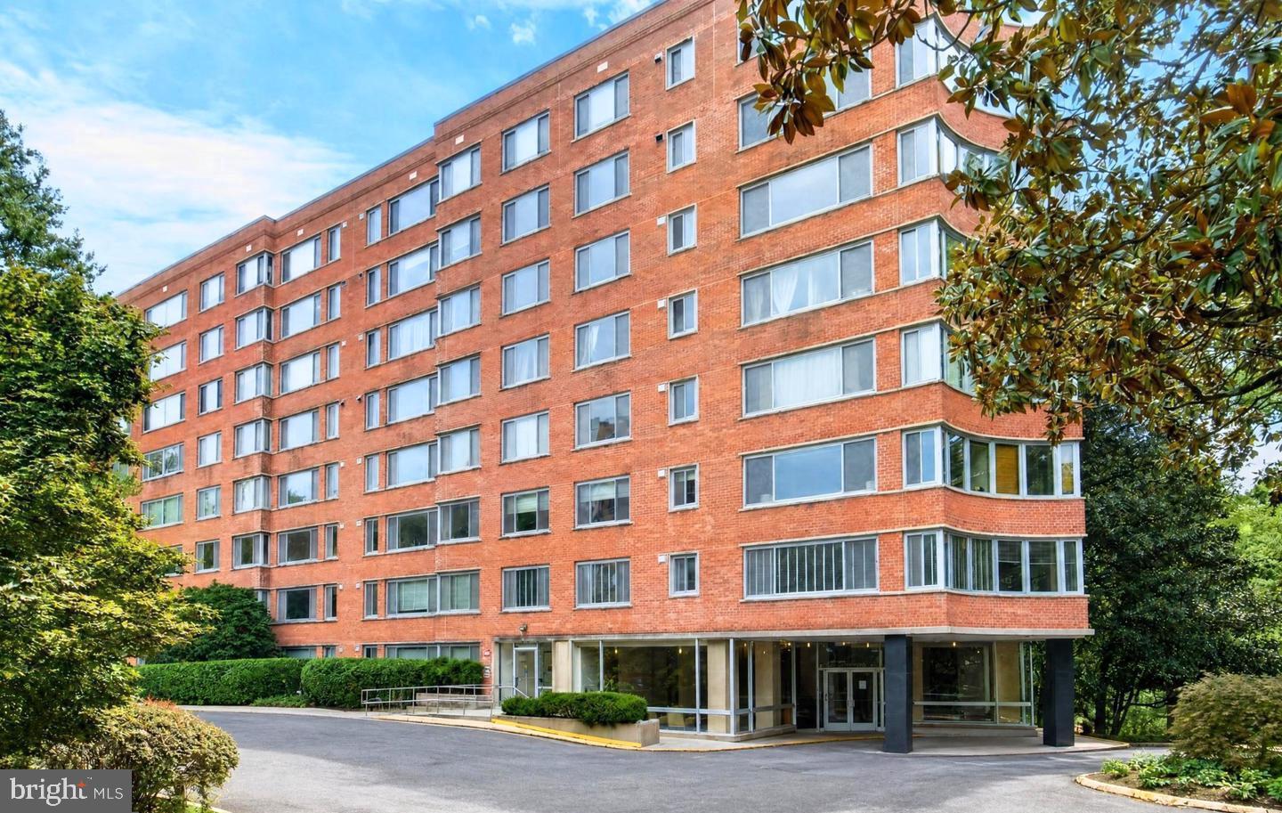 4200 Cathedral Ave NW #1009 — photo