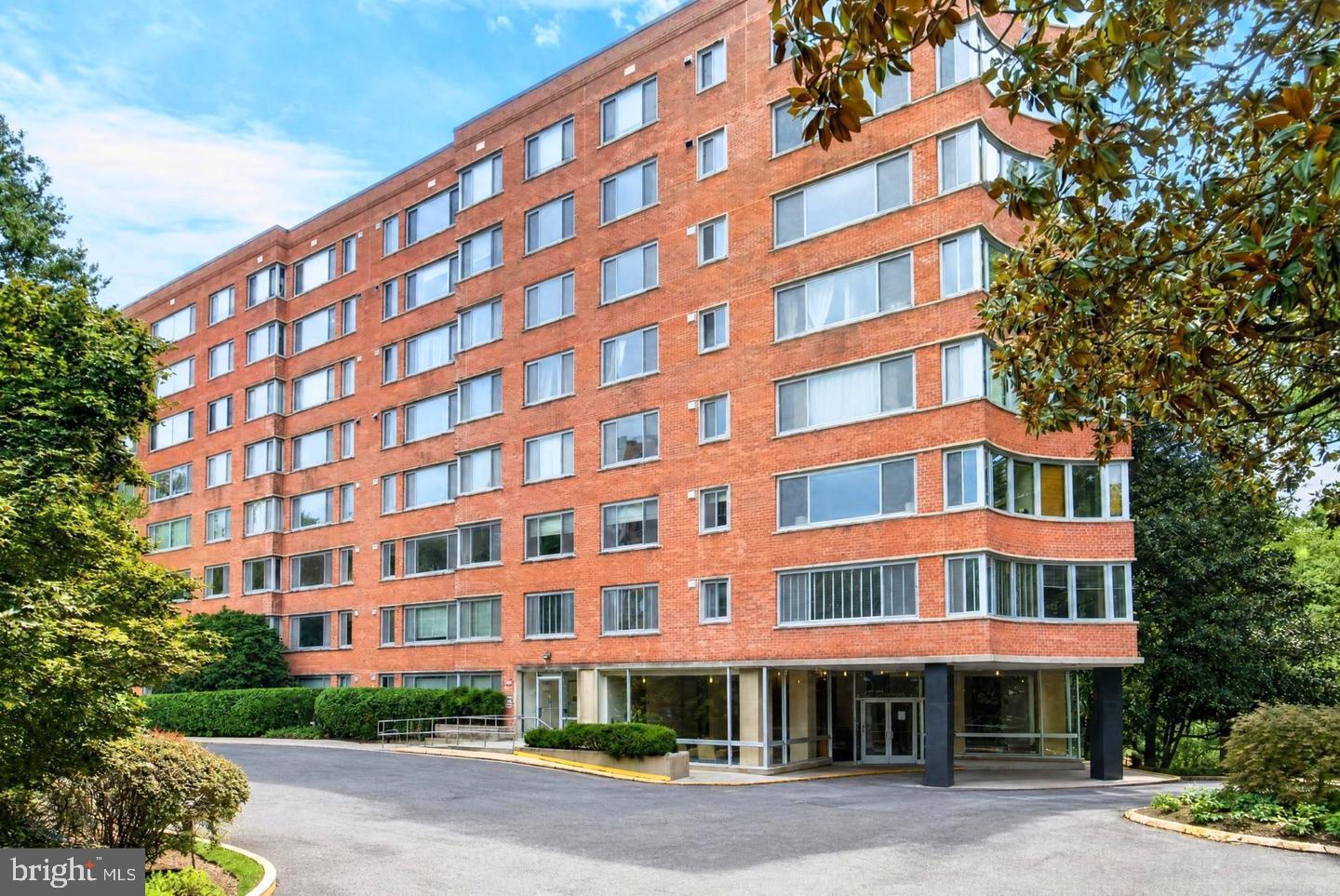 4200 Cathedral Ave NW #1009 — photo