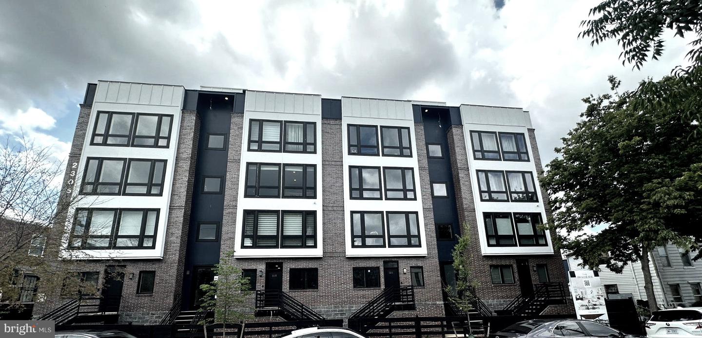 2305 Nicholson St SE #203 — photo