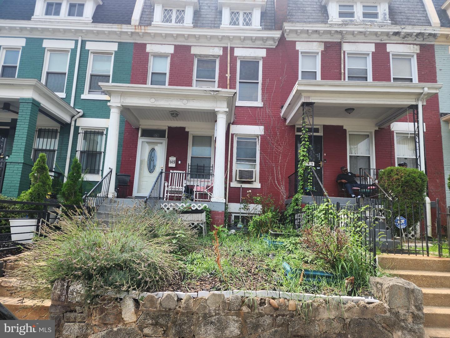 149 V St NE — photo