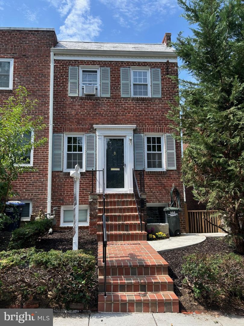 2036 Tunlaw Rd NW — photo
