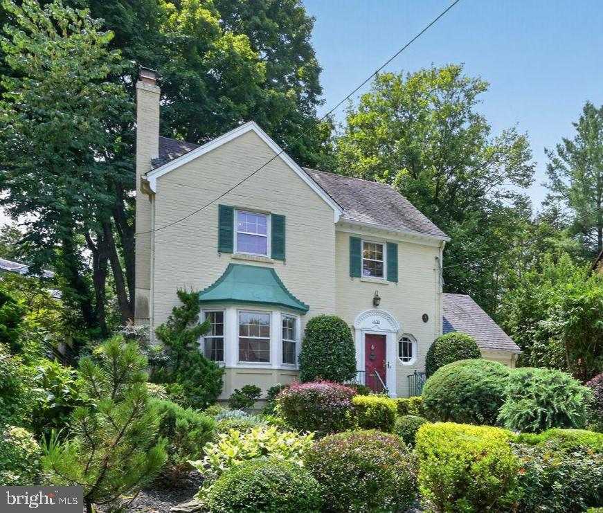 1670 Primrose Rd NW — photo