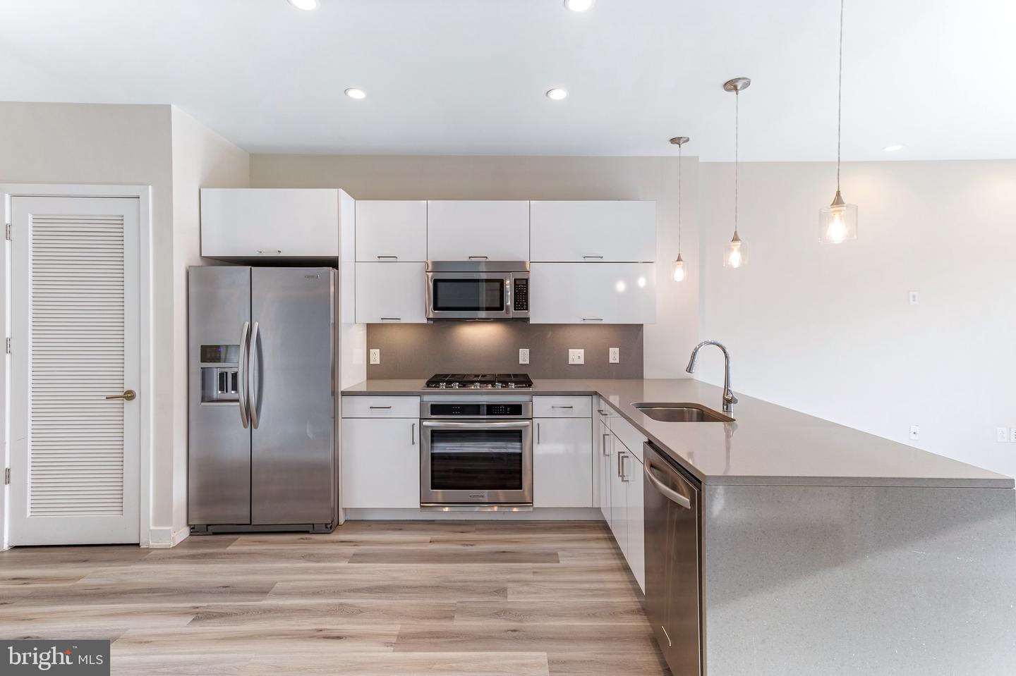 1350 Maryland Ave NE #116 — photo