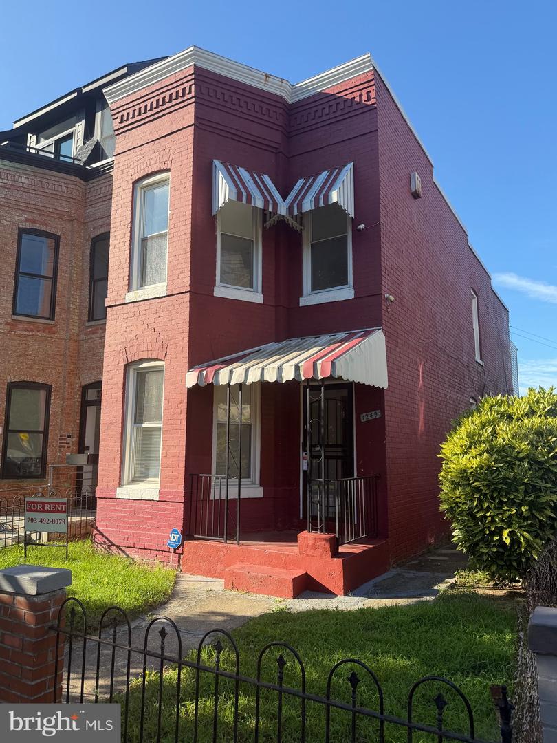 1249 Morse St NE — photo