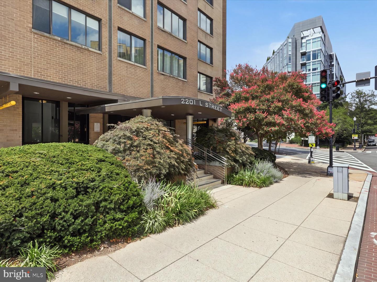 2201 L St NW #409 — photo