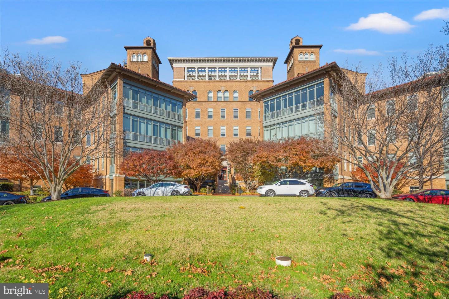 2425 L St NW #324 — photo