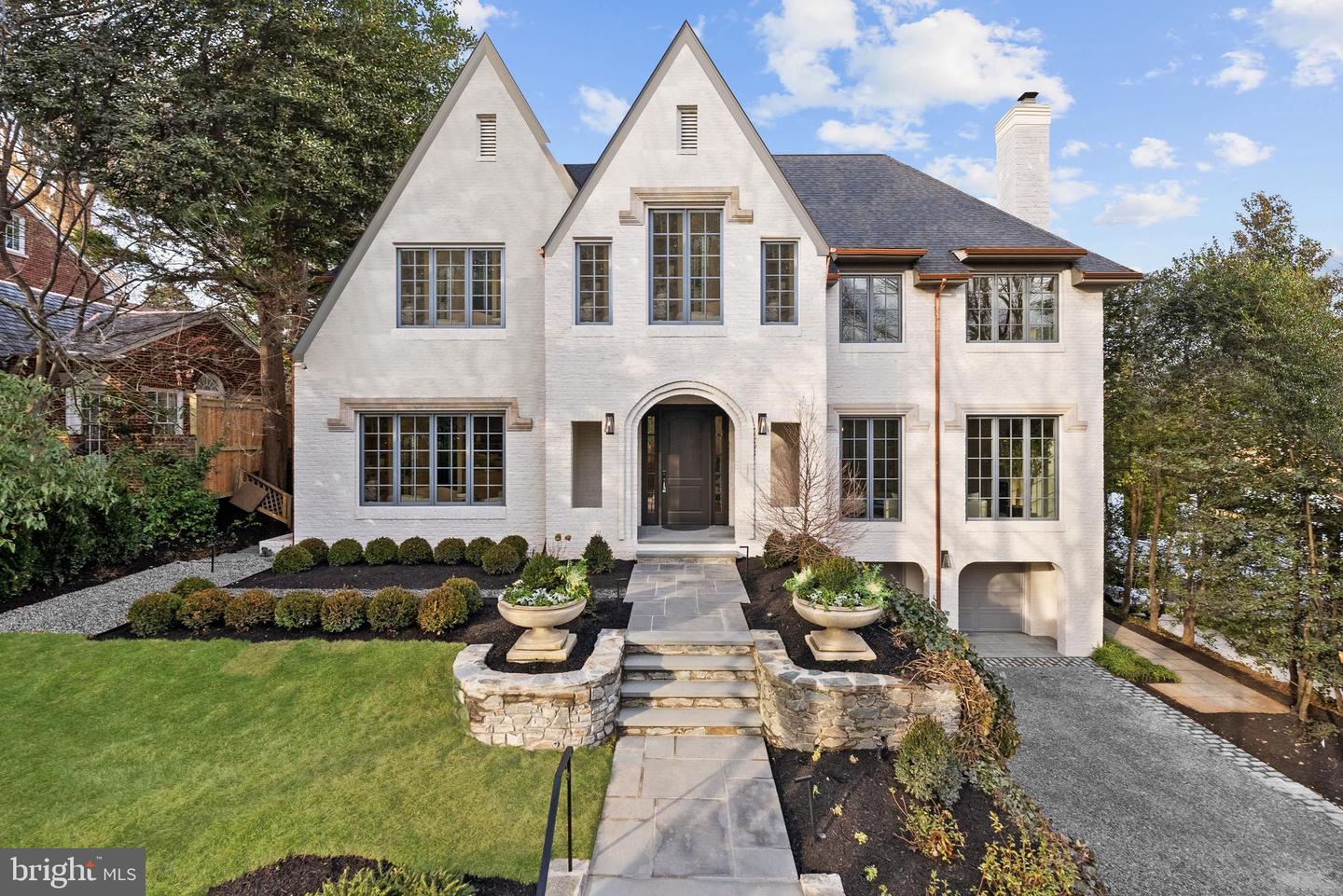 4433 Cathedral Ave NW — photo