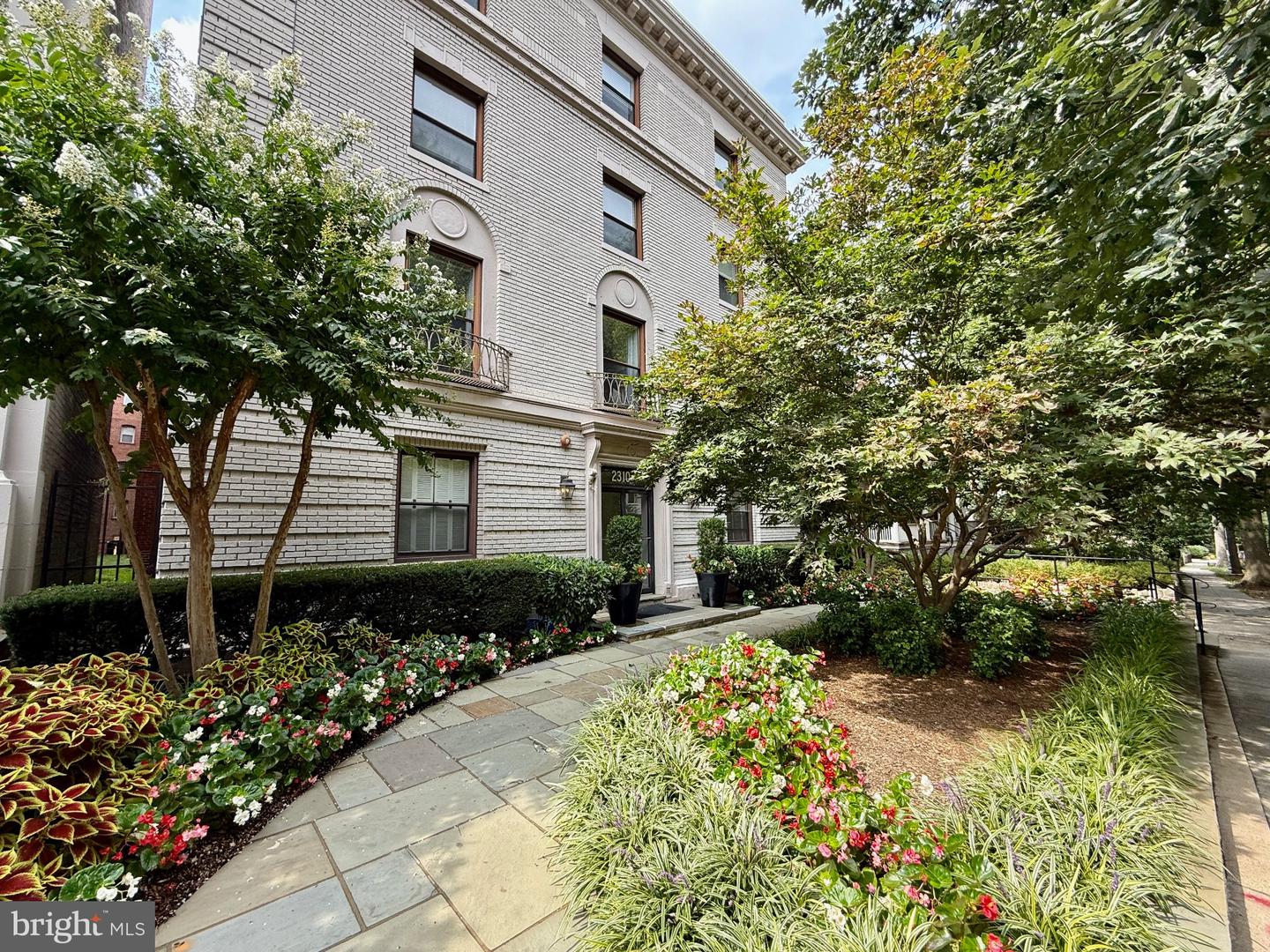 2310 Ashmead Pl NW #106 — photo