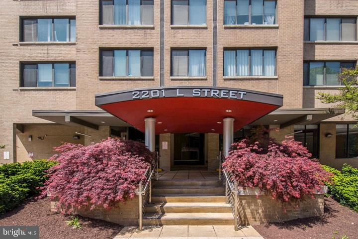 2201 L St NW #612 — photo