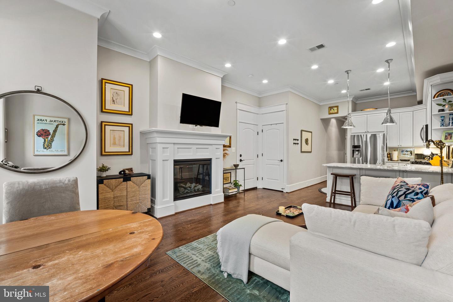 42 W St NW #1 — photo