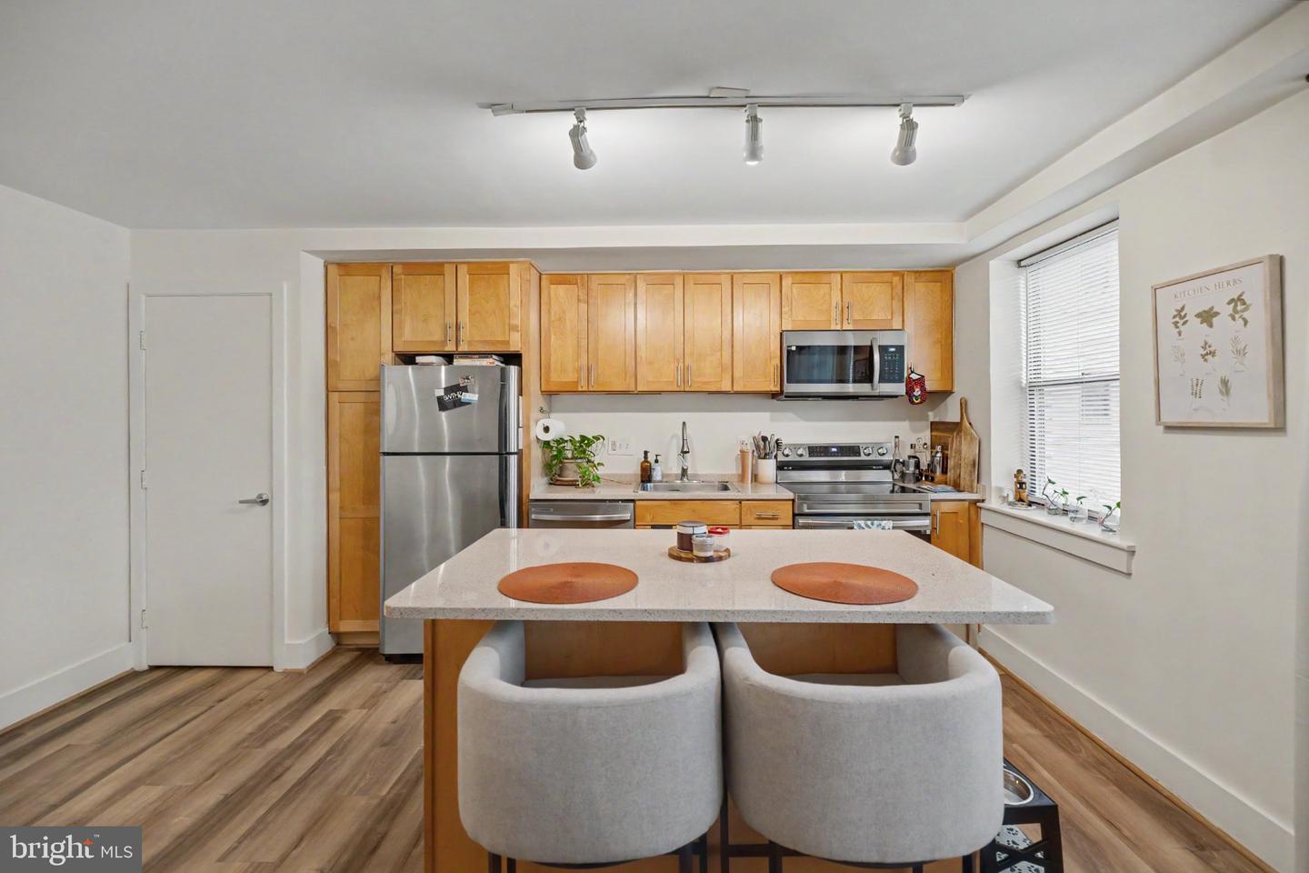 210 Oakwood St SE #101 — photo