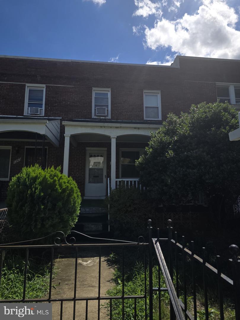 1341 Queen St NE — photo