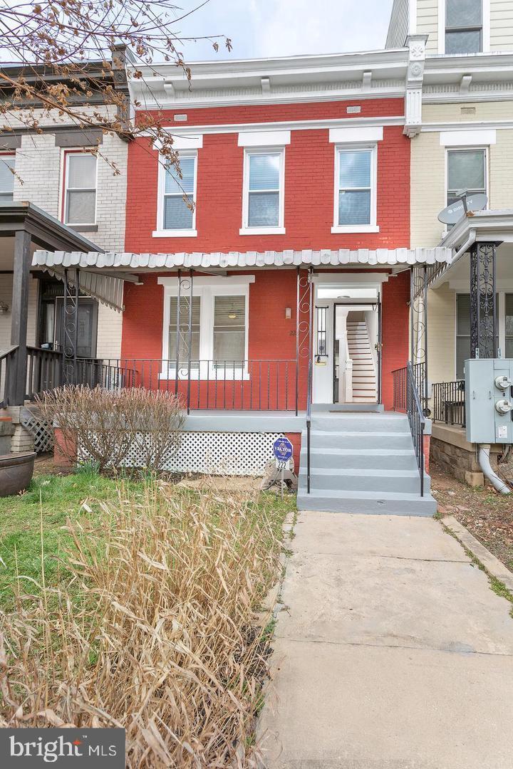 222 R St NE — photo