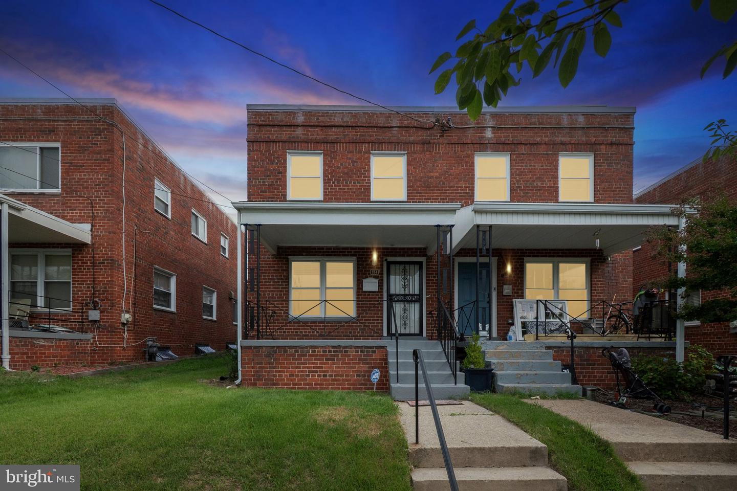 554 Ingraham St NE — photo