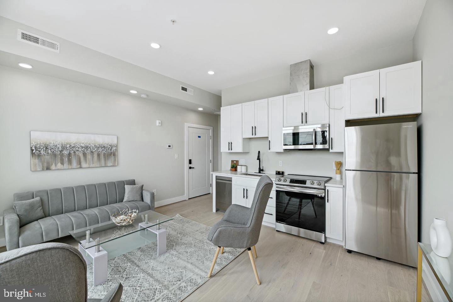 2213 M St NE #7 — photo