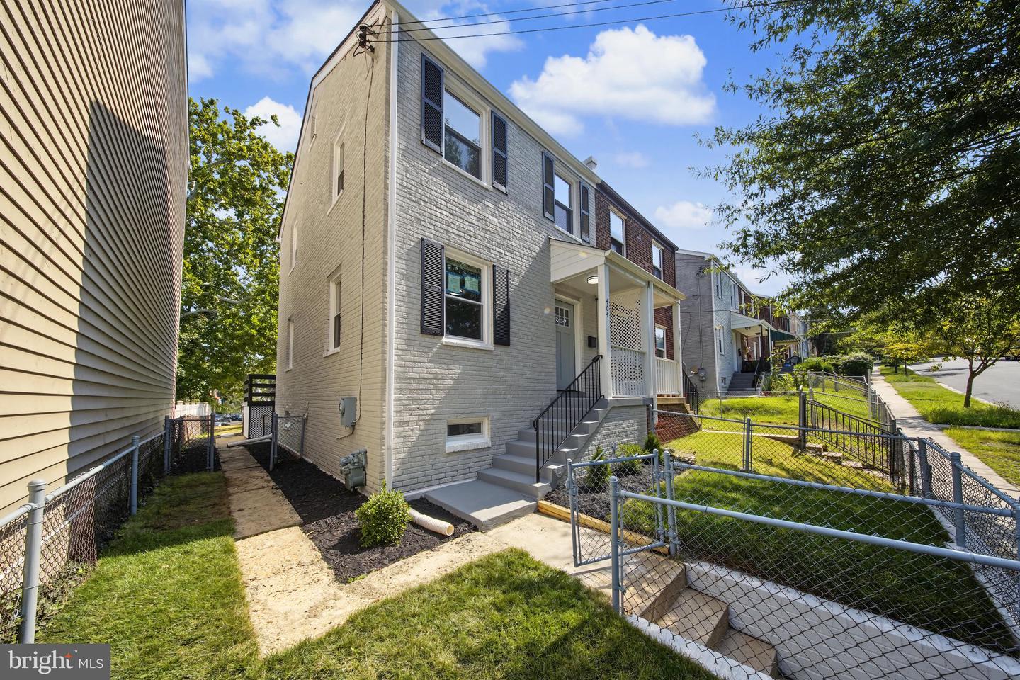 404 Burbank St SE — photo